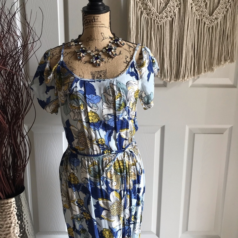 Boho Floral Maxi Dress 💙💛 - Picture 4 of 8